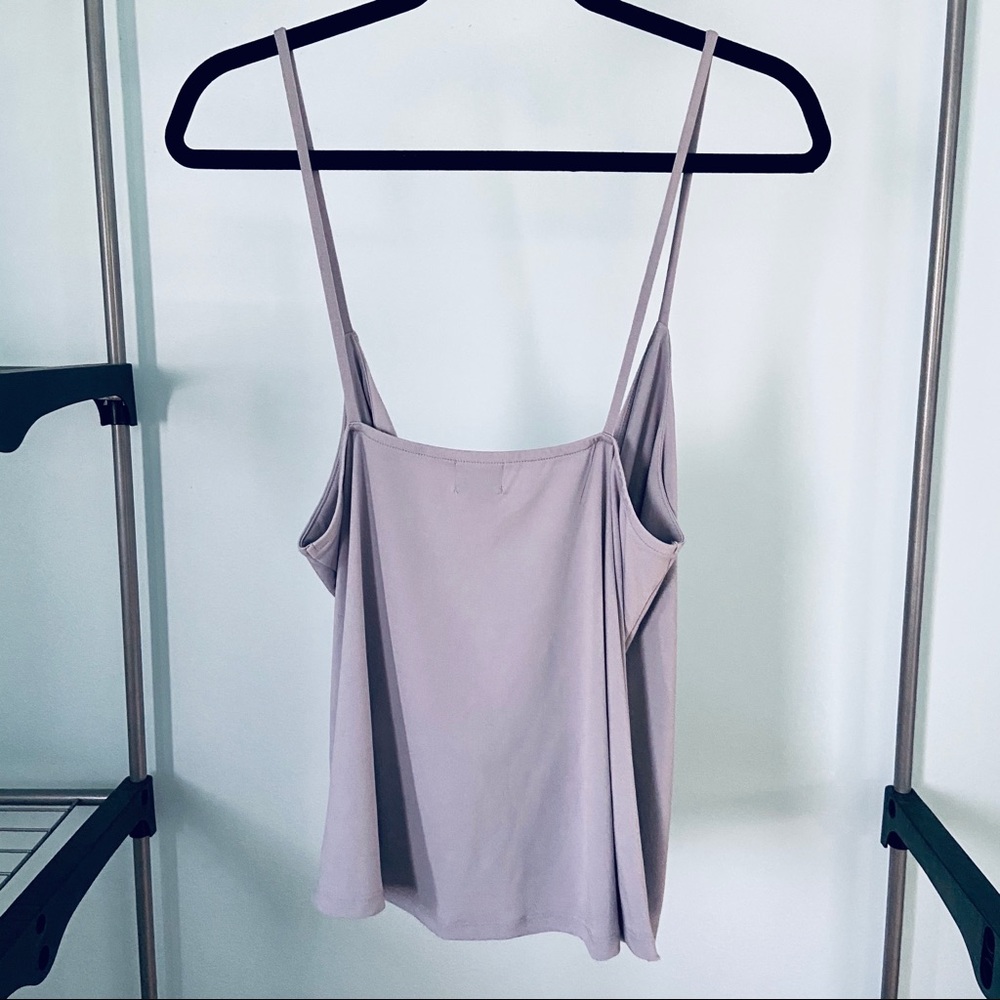 💚 $4 BUNDLED free press • Gray Surplice Wrap Tank - Picture 4 of 8